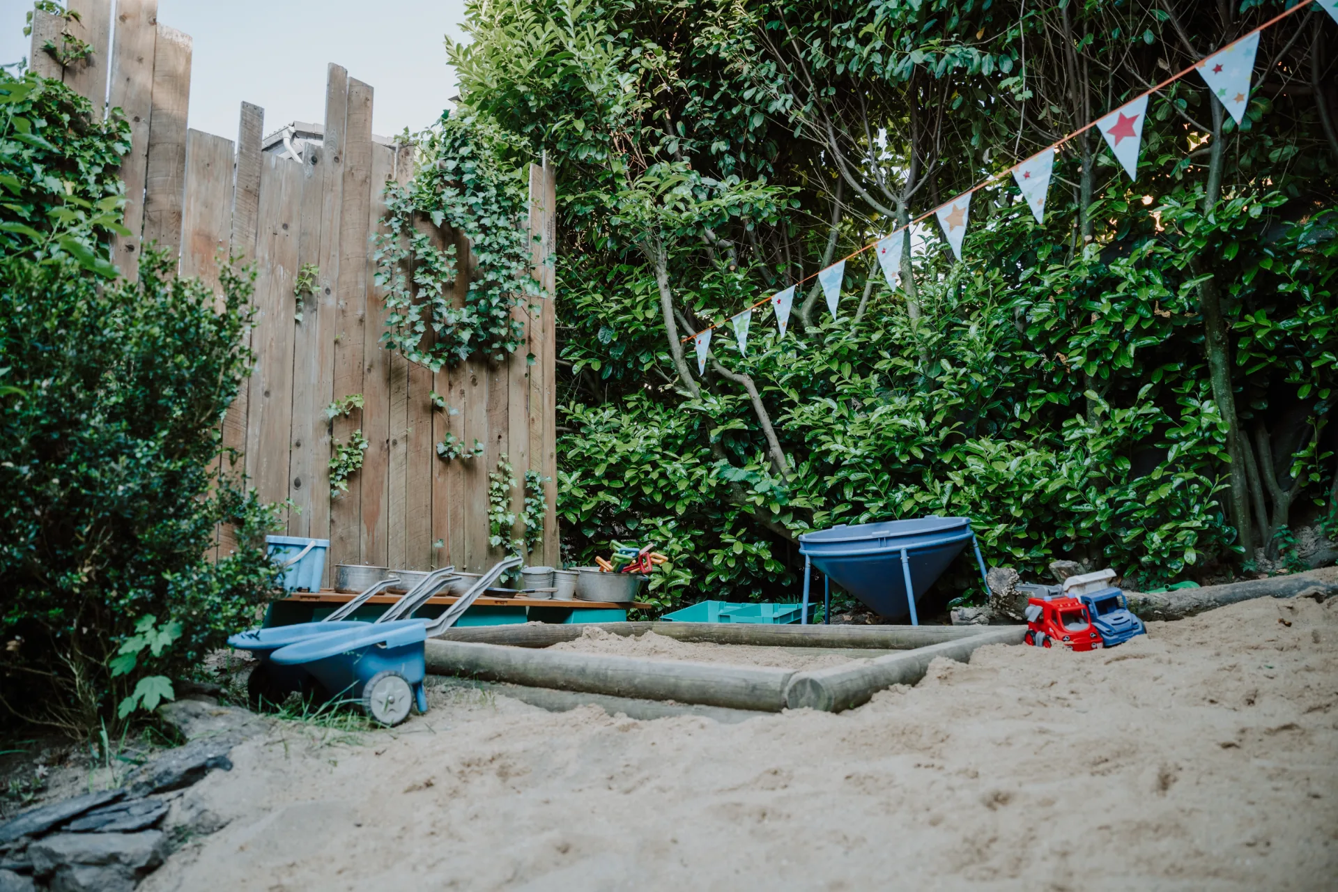 Sandbereich im 300m² Garten